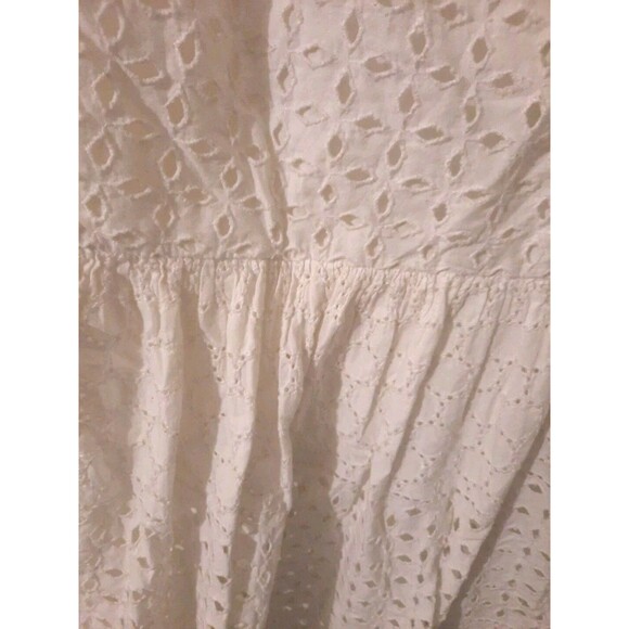 Old Navy White Eyelet Dress – Women’s Size 6 – Sleeveless, Zipper Back - Picture 3 of 5